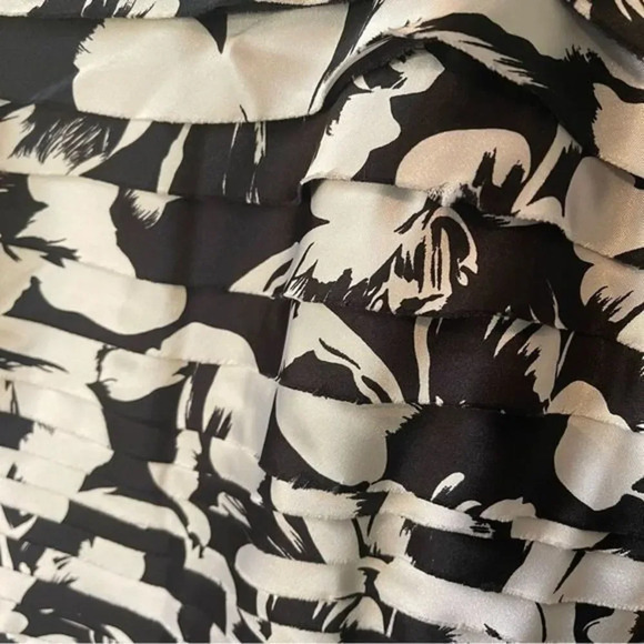 🔹5/$25🔹 White House‎ Black Market Spaghetti Strap Shutter Pleat Dress. Size 8? - Picture 8 of 10